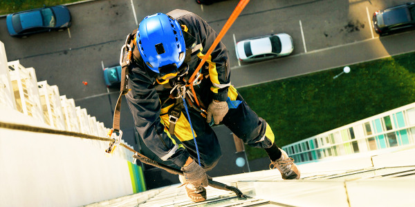 LÍNEAS DE VIDA: PROYECTOS A MEDIDA PARA LA SEGURIDAD EN ALTURA 